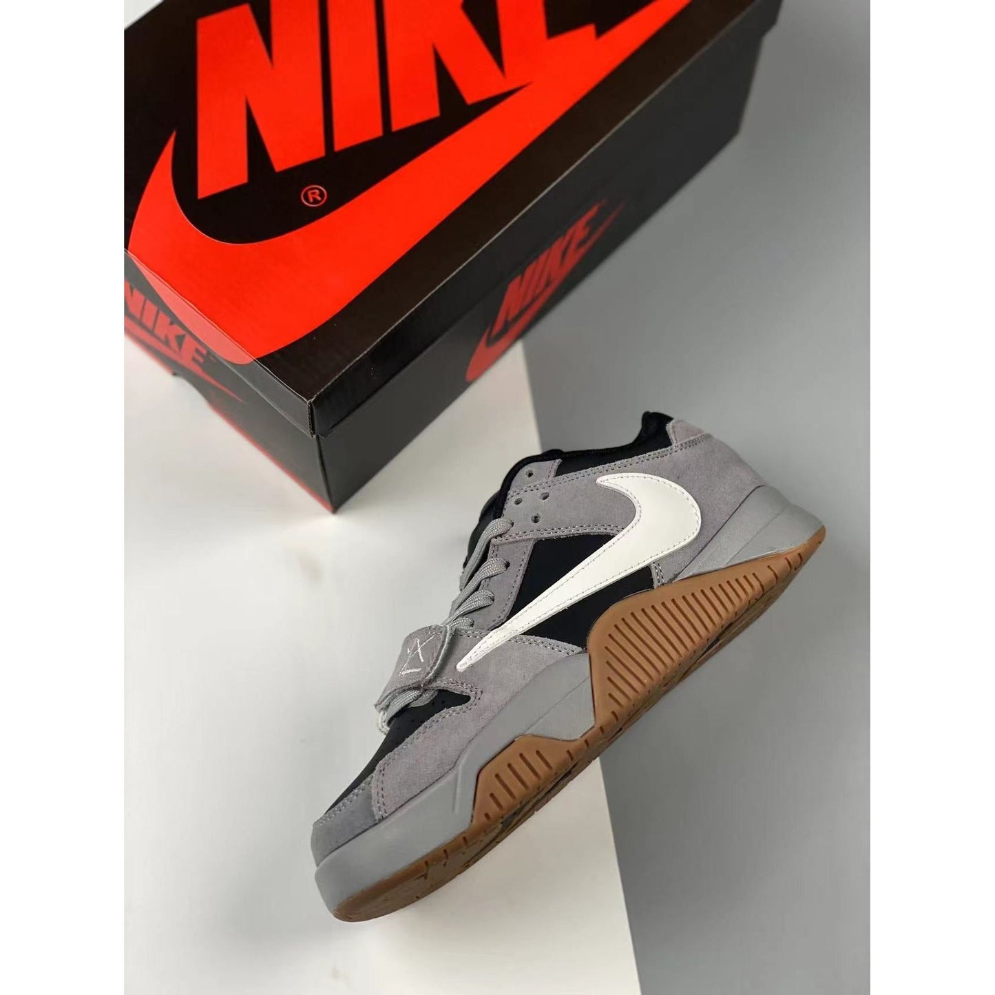 Jumpman x Travis Scott Cut The Check 'Grey'