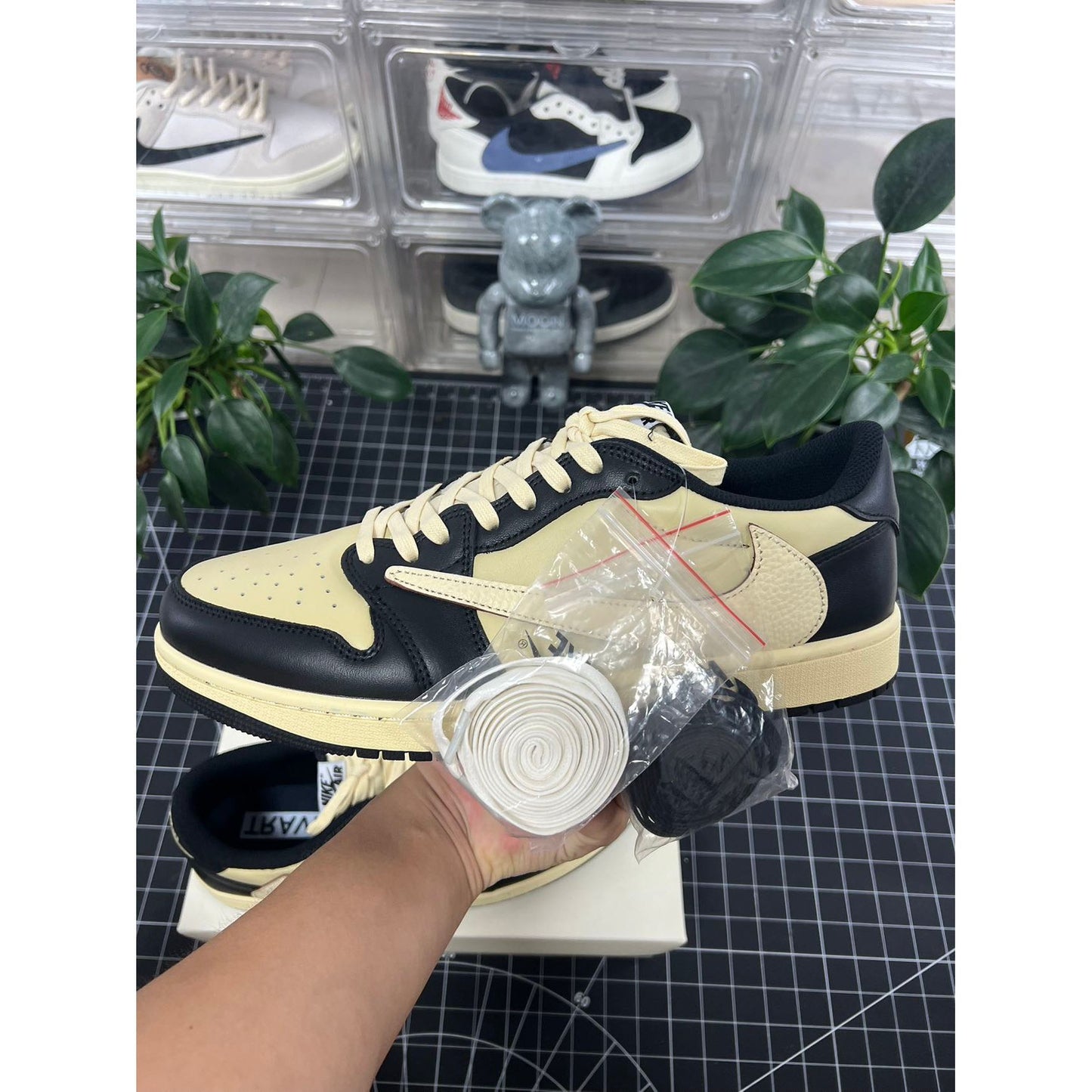 AJ 1 Low x Travis Scott 'Pale Vanilla'