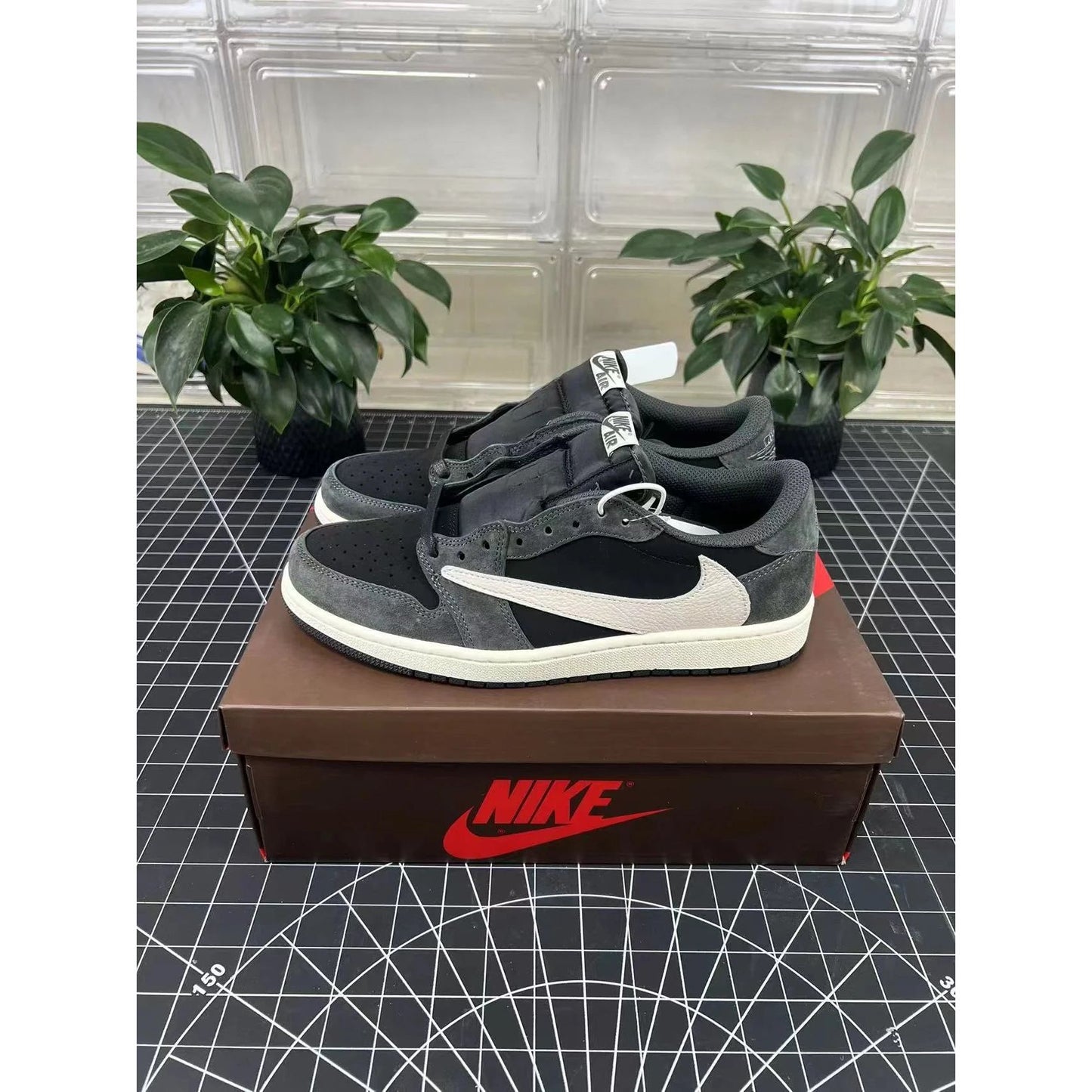 AJ 1 Low x Travis Scott 'Phantom Grey'