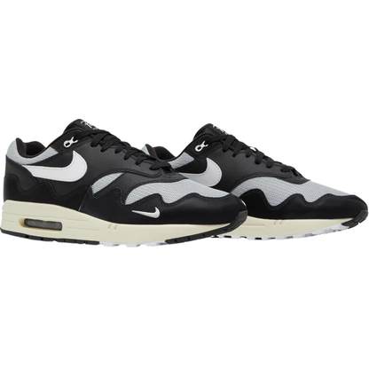 AM 1 x Patta 'Black'